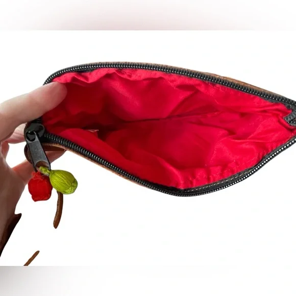 Handmade Guatemalan Wristlet - Picture 5 of 6